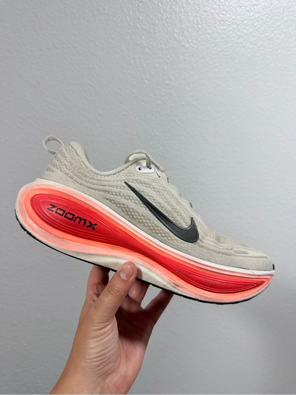 Nike Men’s Running Shoe Cream with Coral Pink Gradient Midsole
